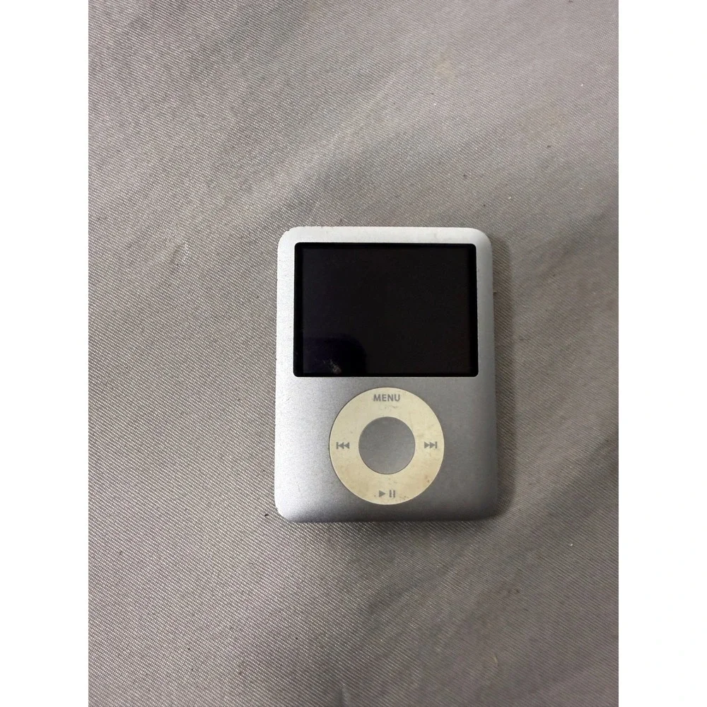 Apple iPod Nano 3rd Generation 4GB Silver A1236 Bad Battery